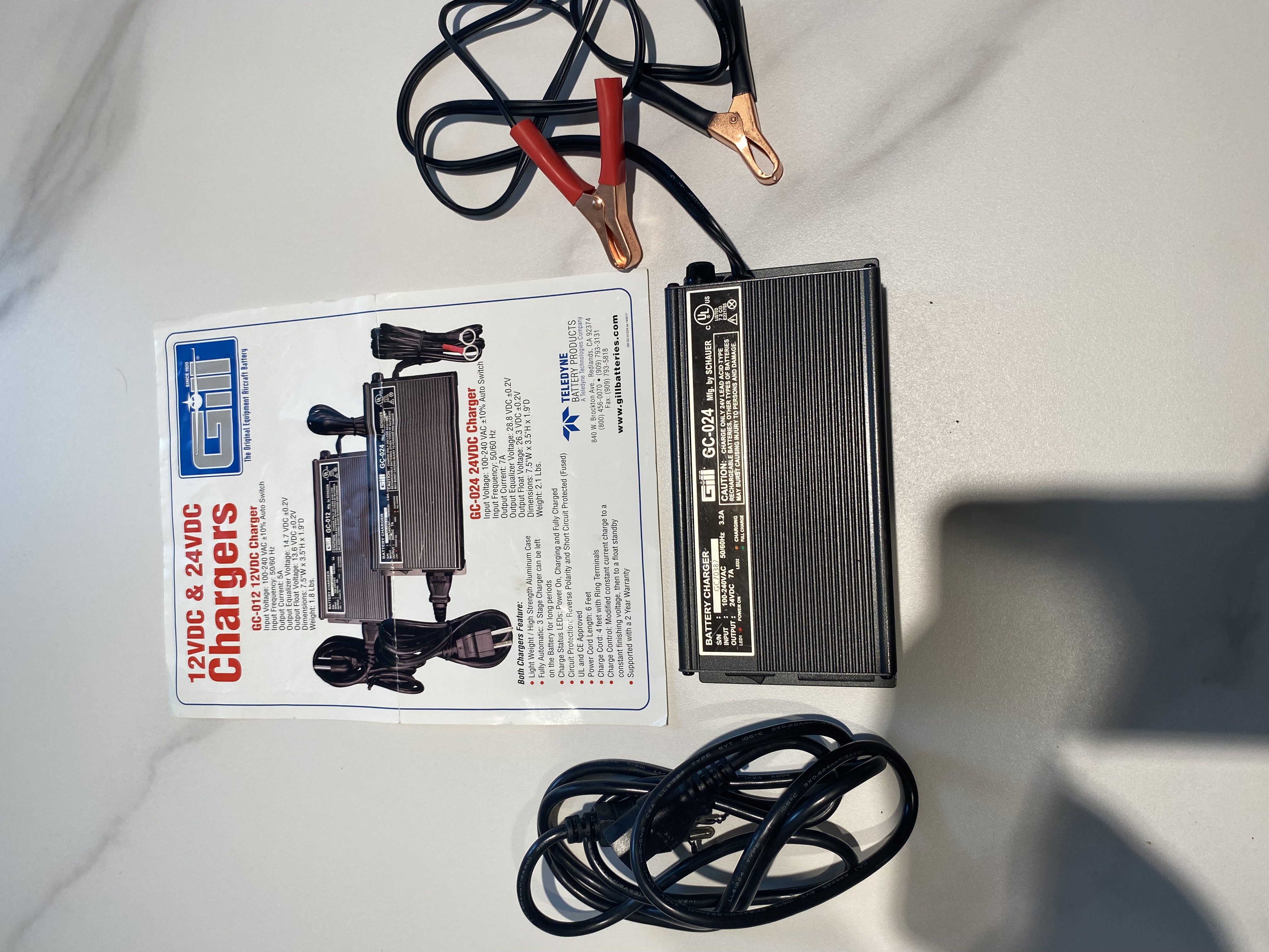 Chargeur à batterie 24Volts Gill flambant neuf